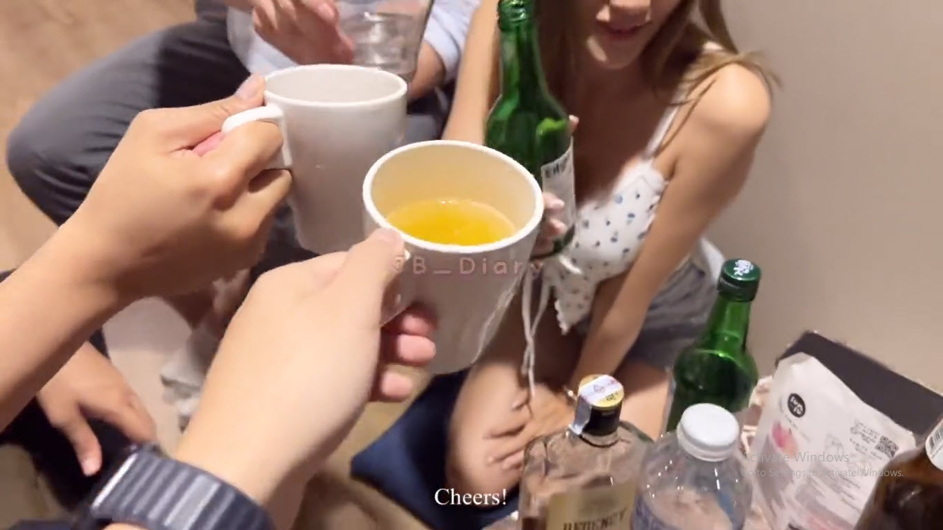 สุ่มนัดดื่มเจอสาวสวยเลยชวนเพื่อนมาสวิงหุ่นดีขาวสวยมาก