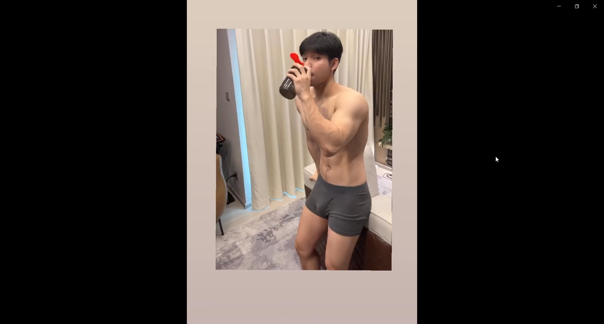 หนังโป๊ไทยหนุ่มหล่อยืนกินน้ำแต่ดันใส่กางกางในตัวเดียวควยใหญ่มาก