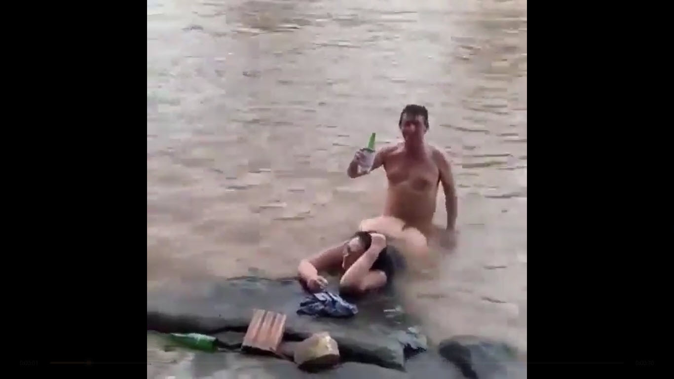 สาวชิลที่แท้ทรูเที่ยวไปเย็ดไปกินไปคุณพี่ก็ชิลเกิ้นหนังโป๊ฝรั่ง