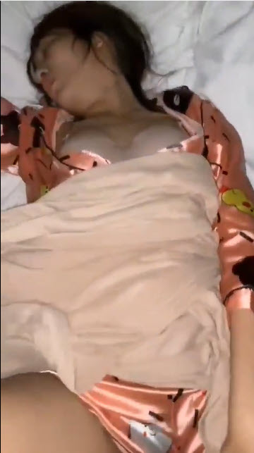 คลิปเย็ดหีไทยคาชุดนอน แหวกกางเกงในเย็ดกันไปเลย