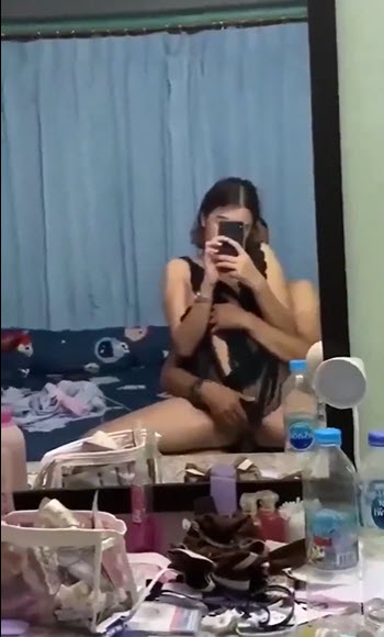 คลิปโป๊มาใหม่กระจกวิเศษจงบอกข้าเถิดใครน่าเย็ดที่สุด