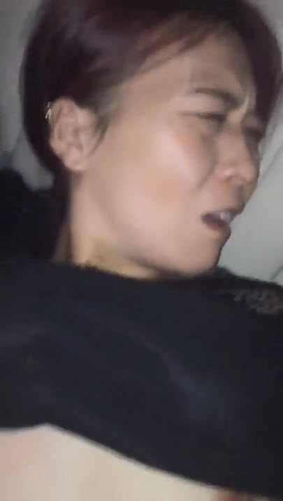 คลิปโป๊ไทยเย็ดป้าเพ็ญเพื่อนแม่บนรถเสียวแบบสุดๆหีตอดควยจนทนไม่ไหวน้ำแตกเลย